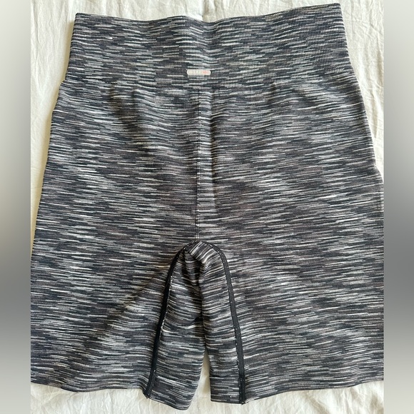 Aerie Set of Chill-Play-Move Biker shorts - Picture 3 of 6